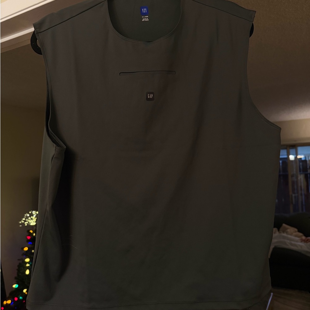 YZY GAP charcoal Sleeveless Top